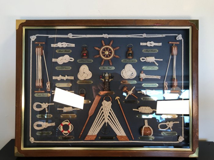 Large and impressive Maritime Nautical knots display case (60 x 45 cm)
