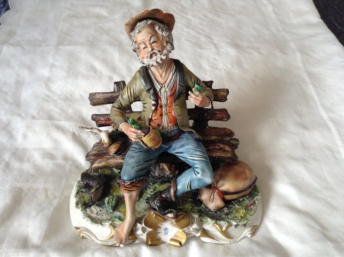 Conte for Capodimonte - Porcelain sculpture of a tramp on a bench