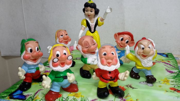 Disney - 8 Ledraplastic Figurines - Snow White and the Seven Dwarfs (1960s)