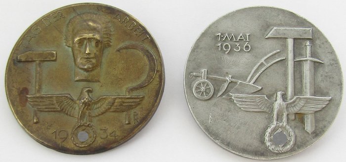Badges  "Tag der Arbeit 1934" und "1. Mai 1936".