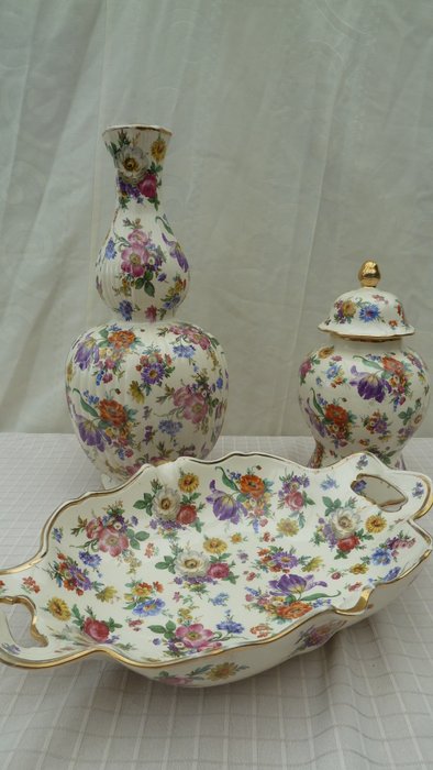 Boch Frères - Two vases and a tray - Keralux Fleur de Saxe