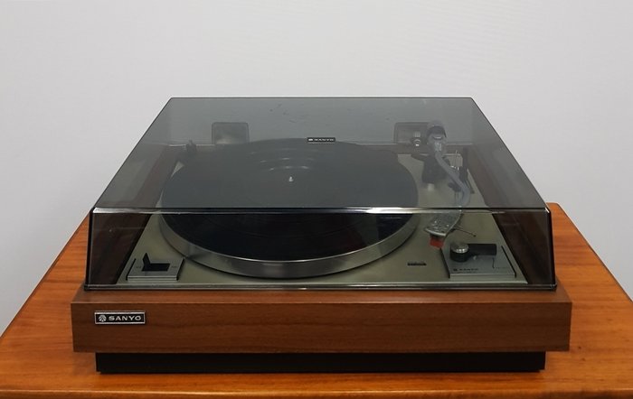Turntable Sanyo TP 625 - vintage - semi-automatic - wooden frame -
