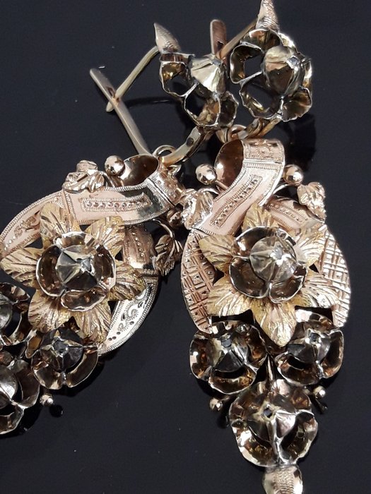 Vintage Elizabethan earrings 18 kt gold and genuine diamonds
