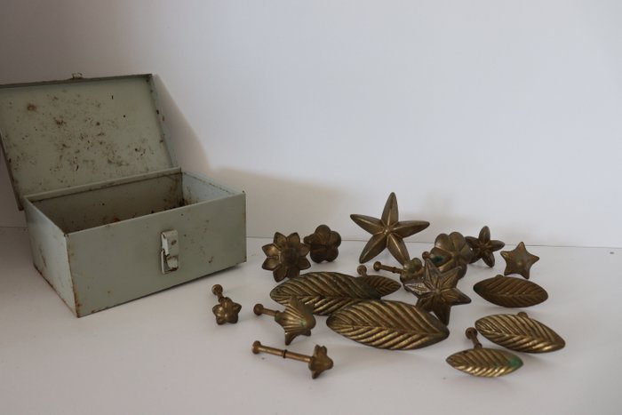 Magy Fleur , Antique  Box with bronze pieces for cakes decoration  - France early 20th 