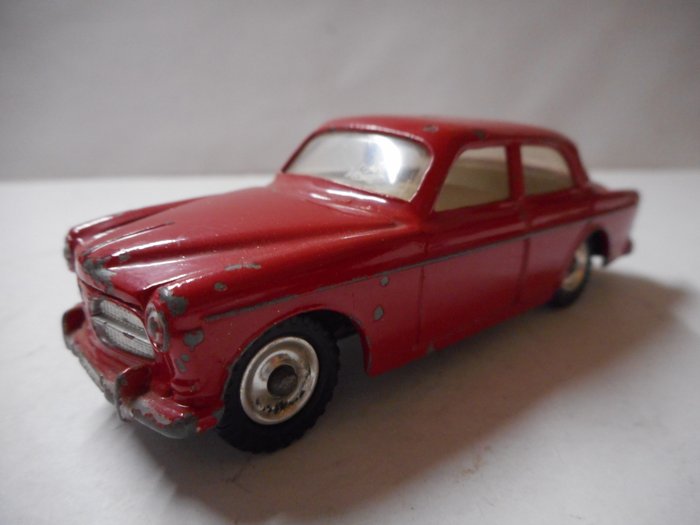 wonderful modelcar VOLVO Amazon 122S red DINKY CLASSIC COLLECTION 1/43