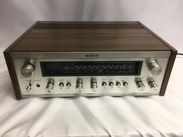 Sony - STR - 7025L - AM/FM Stereo Receiver - Woodcase - Vintage
