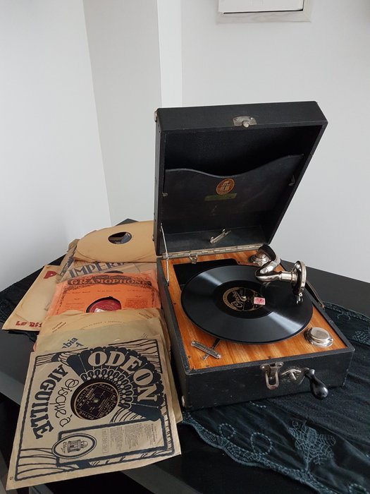 Antique Odéon Mignon Portable Travel Gramophone Phonograph with Automatic Stop. Comes with 10 Records