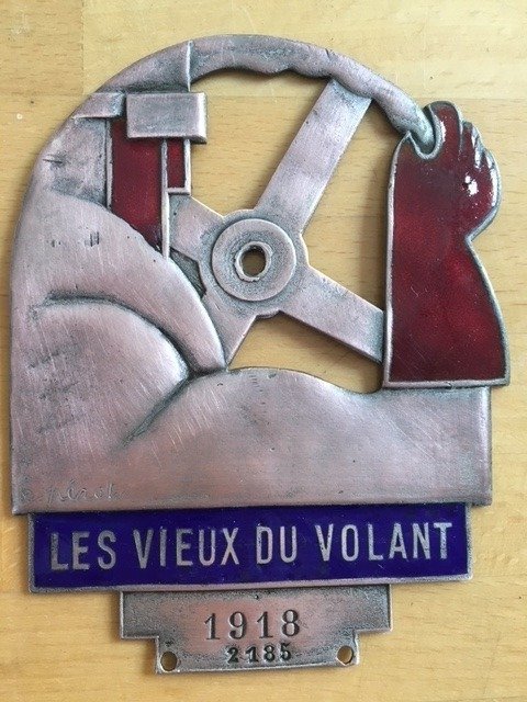 Les Vieux du Volant plate,1918, signed Roger Perot