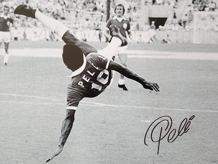 Iconic photo/poster Pele - Bicycle Kick, signed by Pele + Certificate of Authenticity PSA/DNA COA