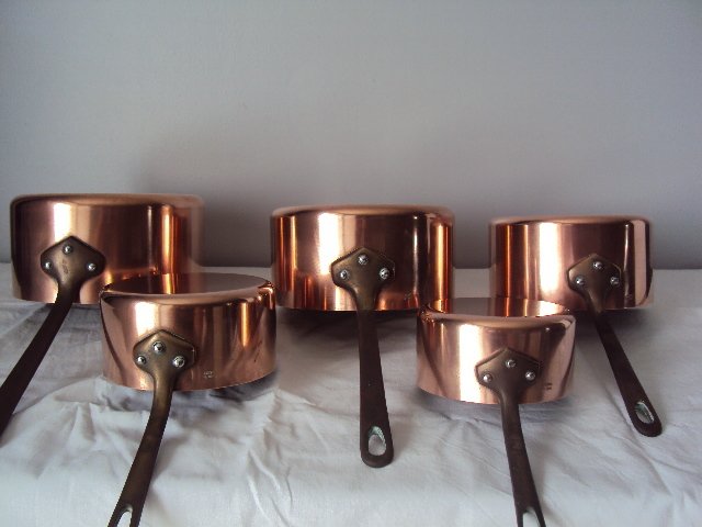 E.DEHILLERIN PARIS, outstanding lot of five solid copper pans with a polished stainless steel lining, professional, 20th century, MADE in FRANCE (new)