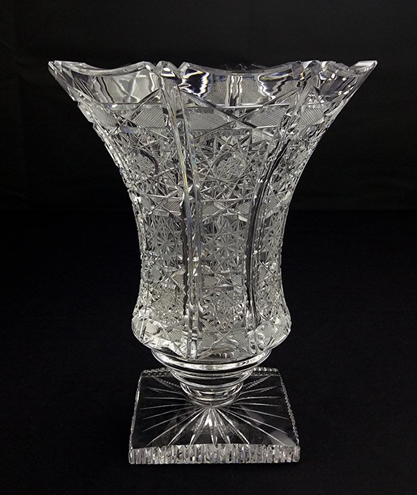 Bohemia Hand Cut Lead Crystal - Vase in crystal