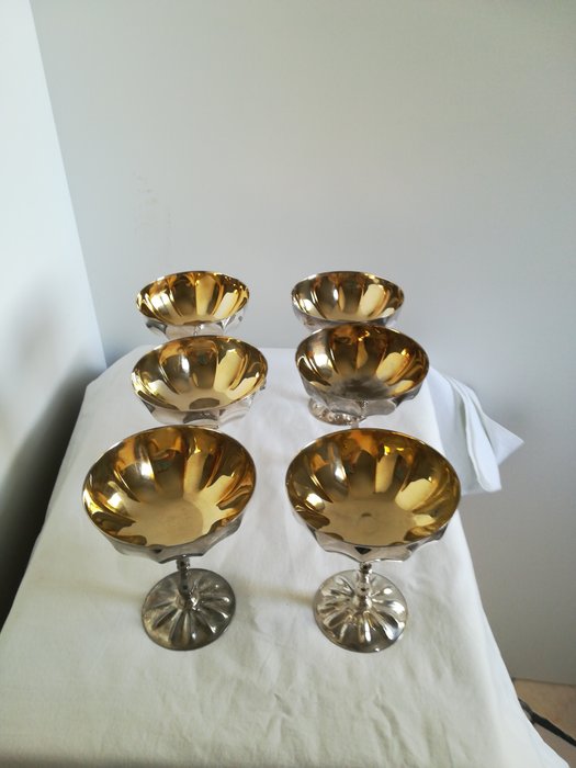 Lot consisting of 6 champagne cups - brand Regal Prestige - 24kt gold and 1000 silver plated