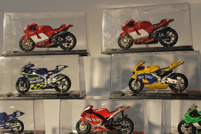 Moto GP Collection - Scale 1/24 - Lot with 22 x MotoG P motorbikes -  Catawiki