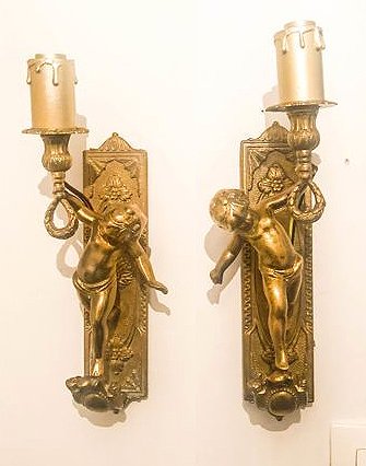 Rare pair of sconces / candlesticks / candle holders in gilded bronze decorated with a Cherub Angel 1920