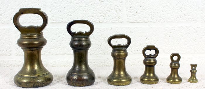 Set van zes Engelse Bell gewichten - 2e helft 19e eeuw