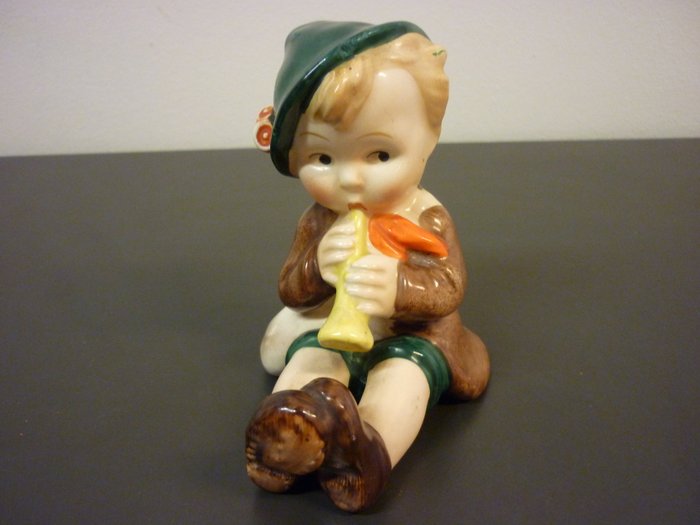 Hummel figurine no. KF 25/0 “Flute playing boy” by Goebel