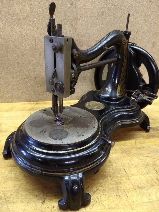 A Jones Serpentine / Catback hand-crank sewing machine, 1883.