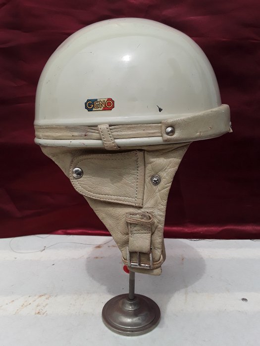 Old bowl-shaped helmet Geno Paris