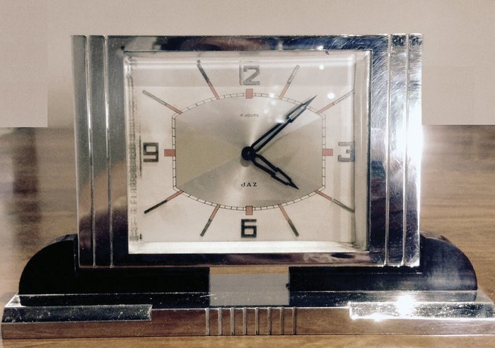 Jaz - Clock in chrome and bakelite - Art Deco