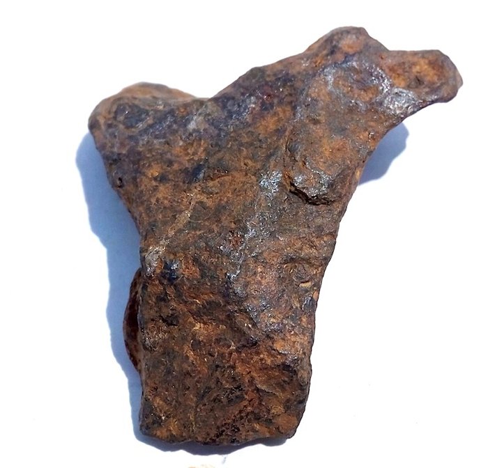 Agoudal meteorite (Imilchil). Iron with patina. 35,6 g
