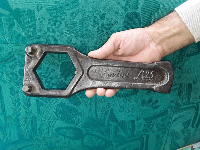 Big key for Landini Testacalda L 25 tractor - Italy, first half of the 20th century