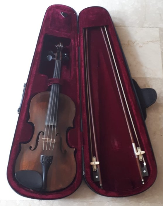 Vintage 4/4 violin Stradivari replica ‘Fecit Anno 1731’ Made in Czechoslovakia with de Luxe Aubert A Mirecourt France bridge