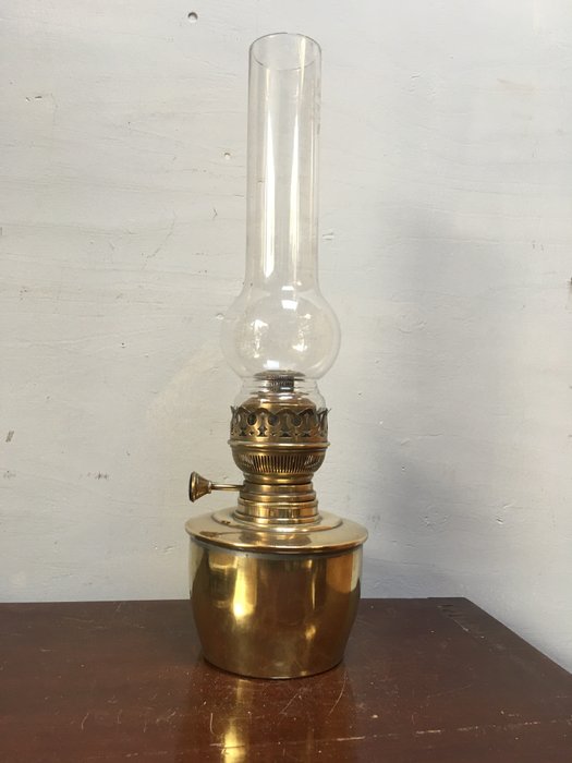 Beautiful oil lamp with 20''' Ideal Brenner
