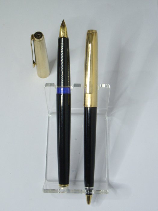 Pelikan 30 rolled gold writing set fountain pen 18 k OB nib & Pelikan pens