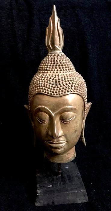 Pointed head buddha bronze