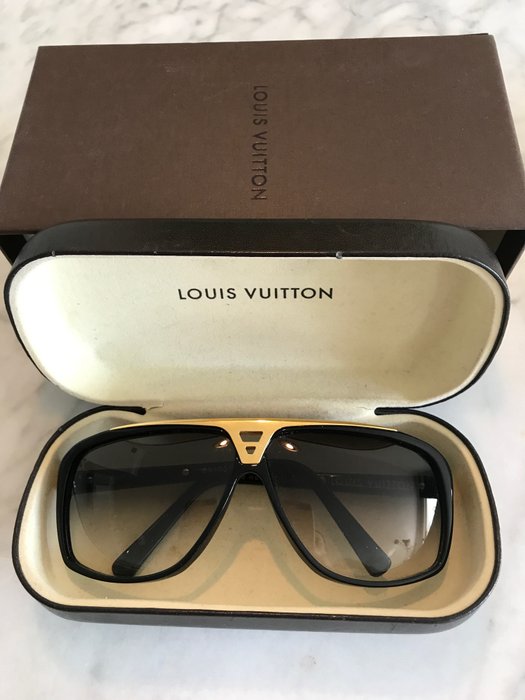 Buitenshuis goedkoop Trouwens Louis Vuitton Zonnebril Heren Goud | Ahoy Comics