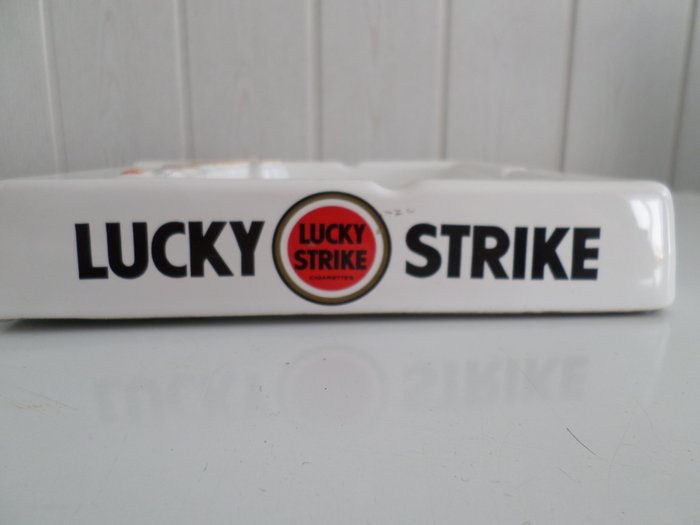 LUCKY STRIKE LOT 5 CENDRIERS CERAMIQUE PIN UP 