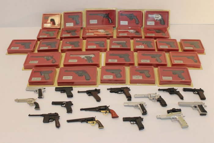 43 Pistols in Miniature, Metal, Not Functional - Pistols and Revolvers - Scale 1: 2.5.