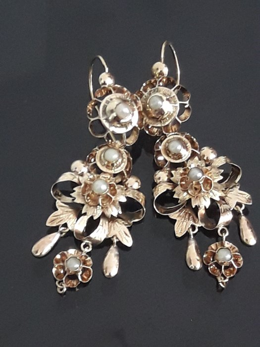 Vintage Elizabethan earrings 18 kt gold
