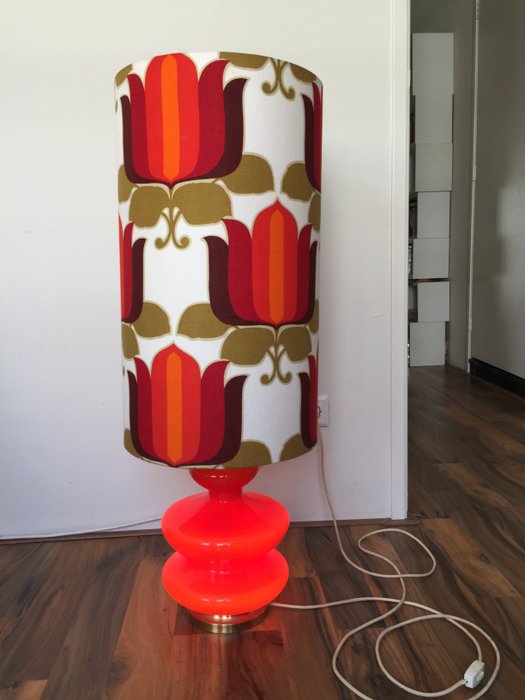 Doria (attri. ) - Orange floor lamp with glass foot and retro shade