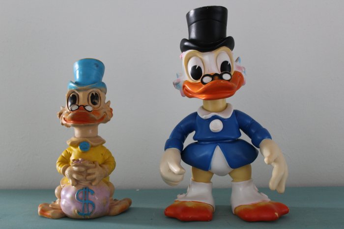 Disney - 2 Poppen Ledraplastic - Dagobert Duck - (1962)