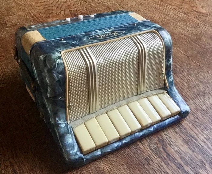 MUNDIA - diatonic accordion - blue/marble, 9 keys, 3 chord buttons, very good