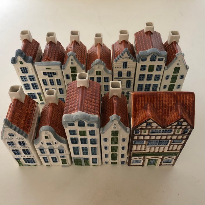 Royal Goedewaagen - Twelve canal houses ‘Poly Delft’, ceramic houses