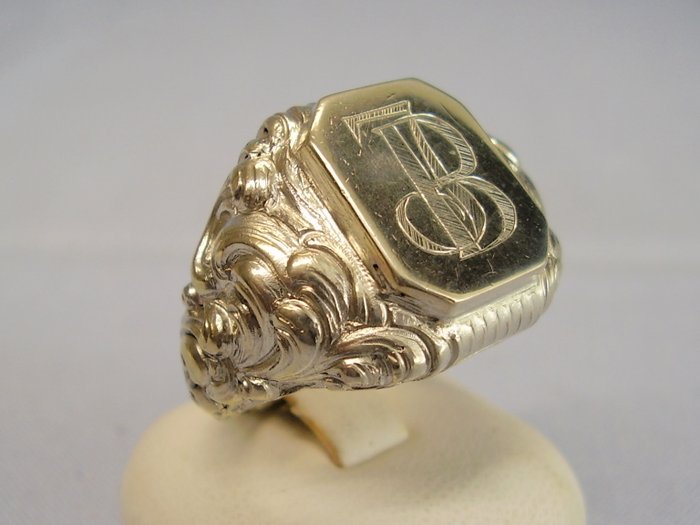Antique heavy men's ring with engraved initials "JB"