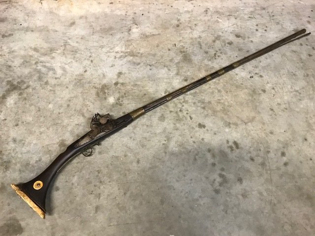 Antique Arabic Musket/Flint rifle - Ca 1750 - Very long model - including antique powder horn
