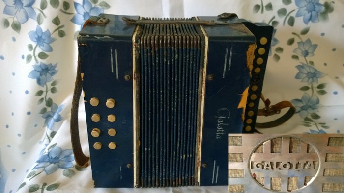 Accordion concertina "Galotta" fisarmonica antique