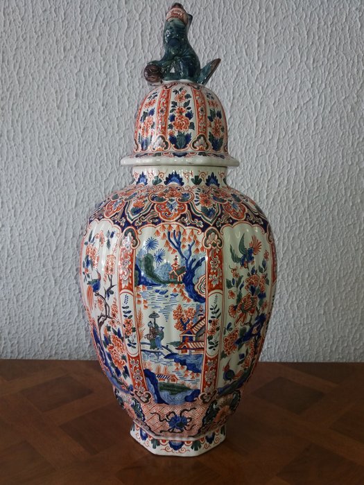 Louis-François Fourmaintraux (1844-1877), Desvres faience - large vase in Delft style