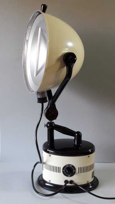 Original Hanau - Industrial Bauhaus/Art Deco lamp - bakelite and metal, original UV glasses - 65 cm