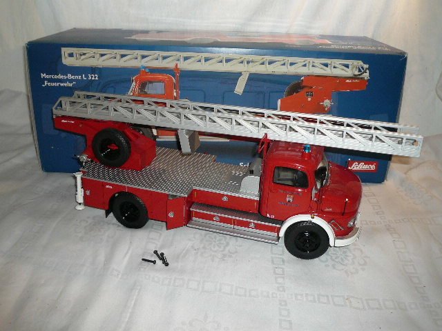 Schuco - 1:18 - Mercedes-Benz L322 Feuerwehr Leiterwagen - Art.Nr. 00155
