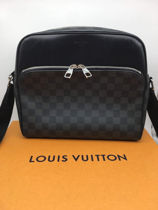 Louis Vuitton - Dayton Reporter PM shoulder bag - Catawiki