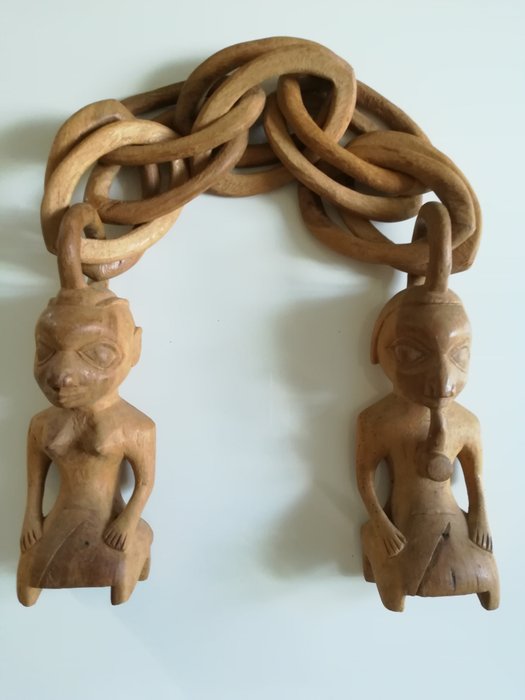 Chaîne de mariage africaine en bois brut exotique - Tribu Congolaise