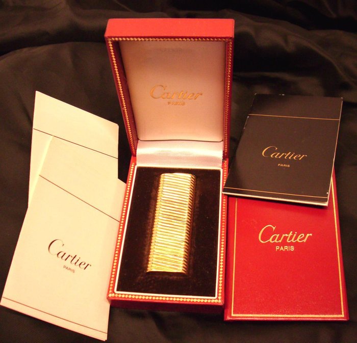 Cartier, Paris - lighter, 750 solid red 