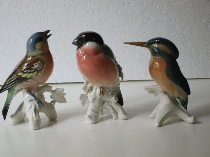 Porzellanfabrik Karl Ens Volkstedt-Rudolstadt - 3 porcelain bird figurines, Bullfinch, a Chaffinch, and a Kingfisher
