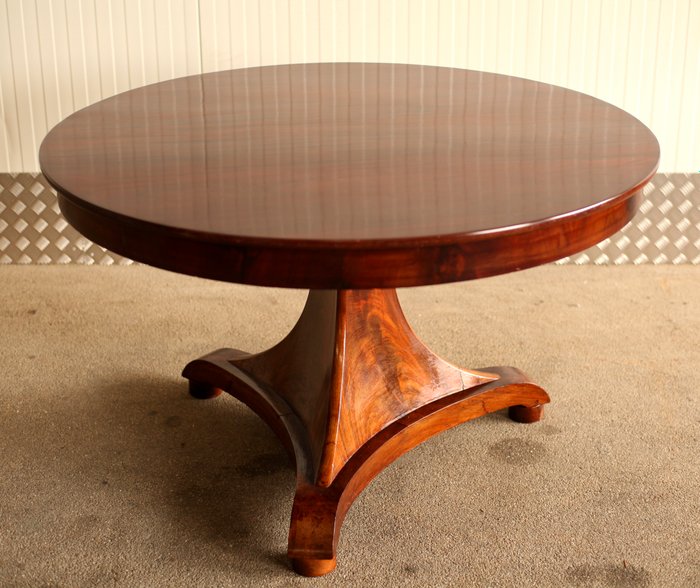 Empire mahogany round table, the Netherlands, from 1820