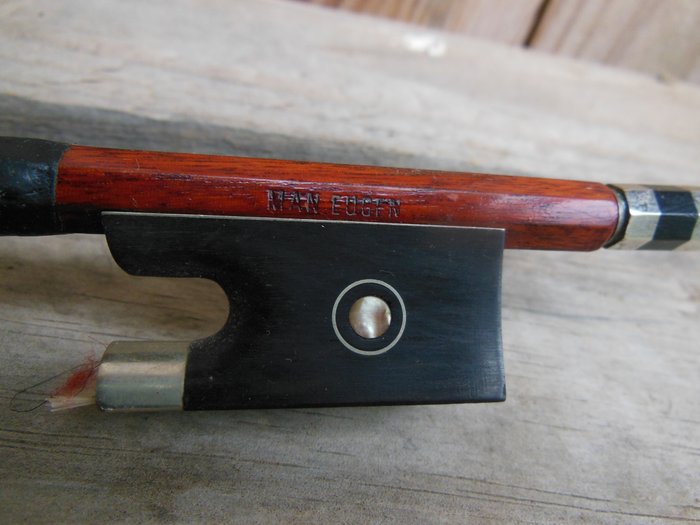 Signed 4/4 violin bow from Man Eugen