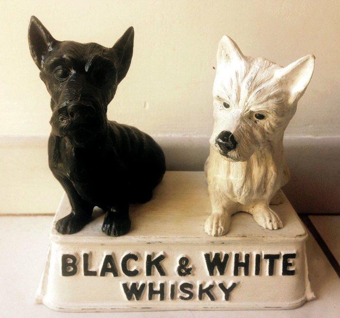 Dogs for Black and White Whisky in metal 1930
